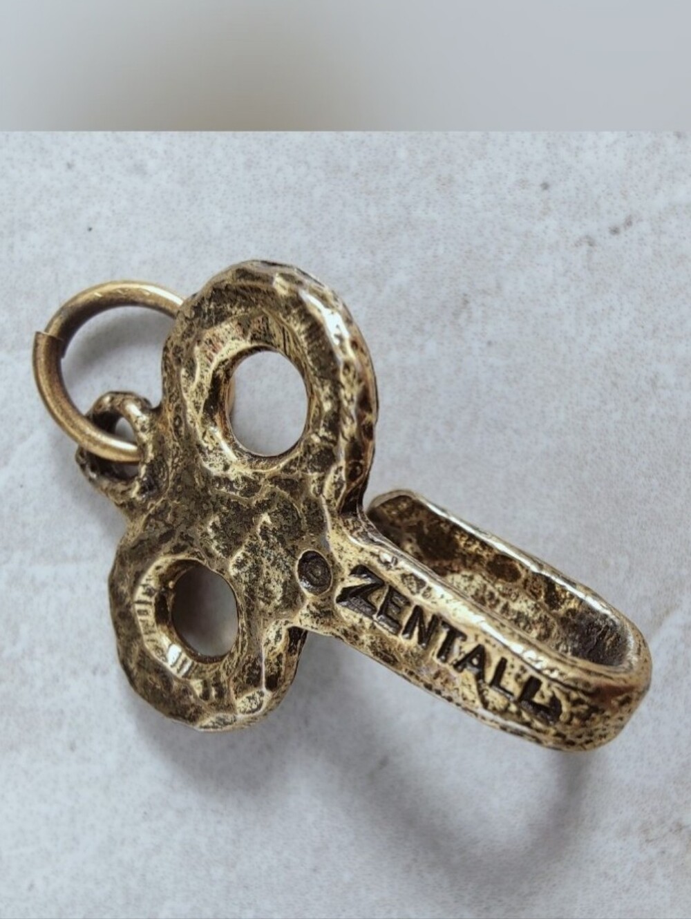 VTG Zentall Signature Stamp Mid Century Textured Gold Tone Metal Clasp Pendant